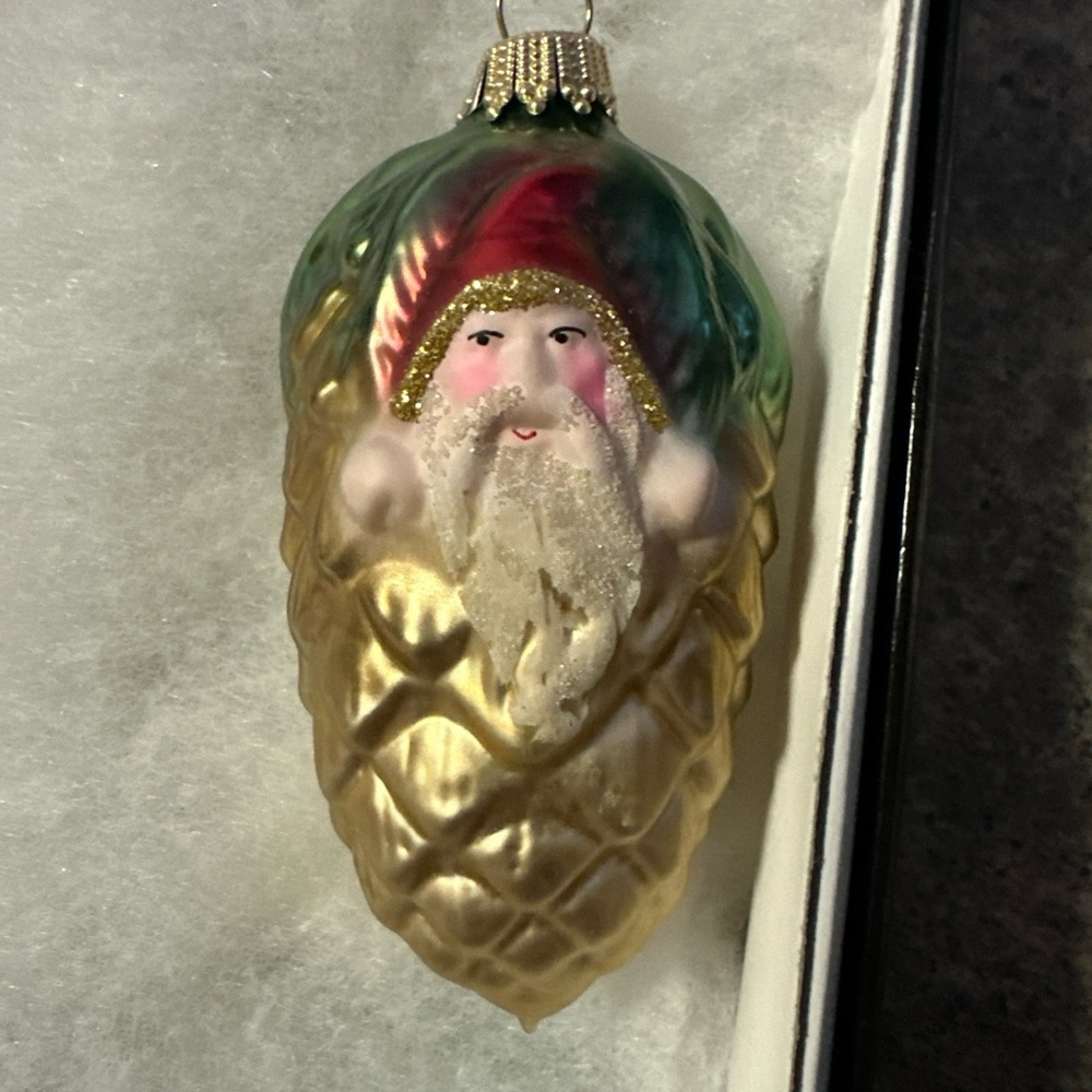 German Holiday Santa Pinecone Ornaments 35$